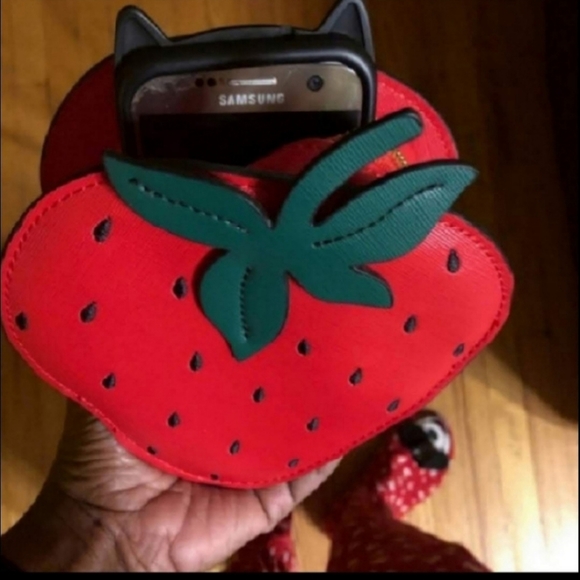 Strawberry Shaped Purse like new - Picture 3 of 6
